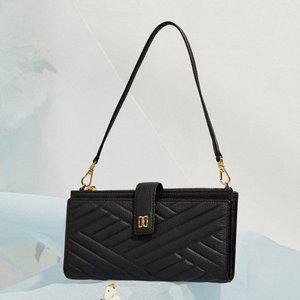 [닥스](센텀시티점)DCWA0F215BK [CARLISLE]블랙 칼라일 엠보 가죽 골드DD 다기종 핸드폰 월릿백