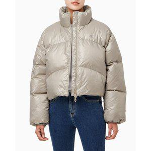 [파주점][Calvin Klein Jeans][캘빈클라인진]CK진여성 크롭 글로시 커브드 퀼팅 다운 푸퍼(J225425-PCF)