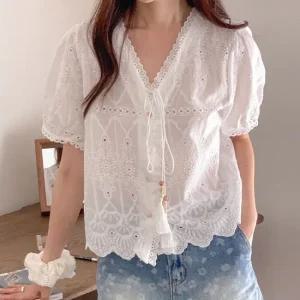 아델 아사면 펀칭 자수 블라우스_M4101