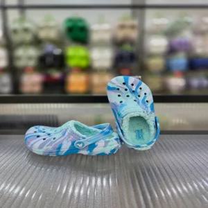 [크록스]키즈 따뜻한 털실내화 클래식 라인드 마 블 클로그 키즈 207773-1IQ