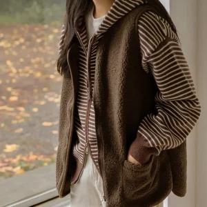 귀여운 뽀글이 양털 집업조끼