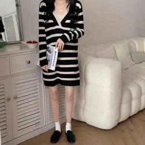 꾸안꾸 데일리룩 배색 스트라이프 펀칭 신축성 원피스