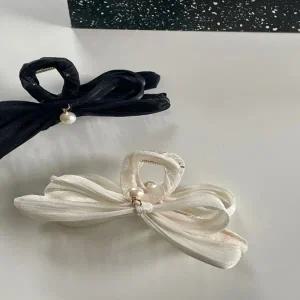 헤어집게 리본 고급 블랙 화이트 심플 올림머리 꾸안꾸 진주