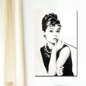 아트박스 아도라하우스 캔버스액자 파이프를 문 오드리햅번 B타입 35x35cm