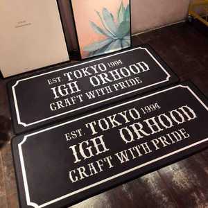 더블탭스 현관문 네이버후드 발판 러그 거실 화장실