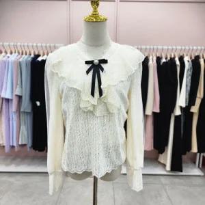 브이넥 레이스프릴 리본브로치 블라우스S244K261A03_JK