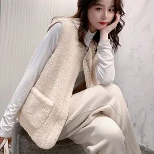 뽀글이조끼 지퍼 단추 여성 양털조끼 후리스 세련미 활동성 따뜻한 소재