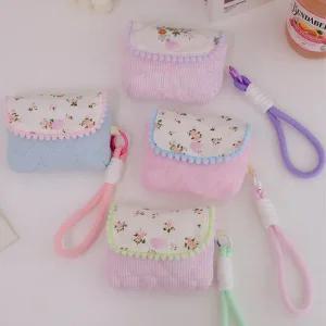보들보들 러블리 디테일 미니 퀄팅 지갑 스트랩 파우치