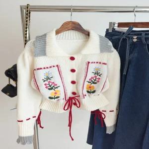 데자뷰 플라워 자수 컬러배색 벌룬어깨 허리스트링 루즈핏 도톰 카라 니트가디건 (2color)