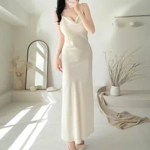 [다잇템] 여자 검정 소프트핏 슬리브리스 새틴 아이보리 롱 원피스_23445310_588872