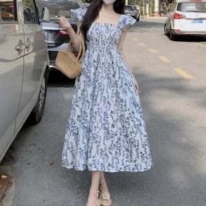 어깨 프릴 포인트 스퀘어넥 디자인 스모크밴딩 원피스