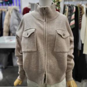 [밸리걸]가슴 포켓 하이넥 집업 니트 가디건 238421