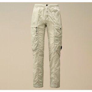 [CP컴퍼니]국내배송[CP컴퍼니] 25SS 18CMPA063A 005904G 800 / 크롬 R 렌즈 블루 그레이 카고 팬츠