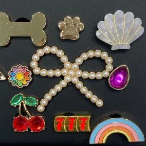 [크록스] HC02 화이트 골드 조개 JIBBITZ 매장발송 신발 꾸미기 악세사리 참 파츠 메탈 (S38321045)