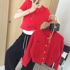 듀얼 꽈배기 라운드 크롭 반팔니트 자수 금장단추 가디건 투피스세트 (3color)