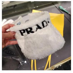 프라다 로고 선바이저