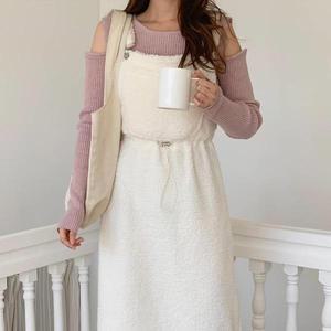 [옷자락]여성 베이직 뽀글 양털 밑단트임 롱 멜빵원피스