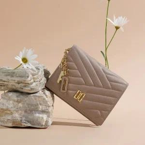 [닥스](강남점)DCWA5F208I2 [CARLISLE] 베이지 칼라일 엠보 가죽 골드DD 카드지갑