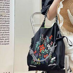 볼앤체인에코백 꽃무늬 자수 나일론 로프 플라워 가방 로프백 숄더