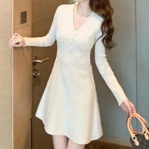 심플 브이넥 니트 원피스 플레어스커트 버튼장식 (W9748EA)