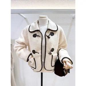 [갤러리아] [LAP]뽀글이 숏더플코트(퀼팅안감) (AR4MZA62)