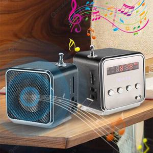FM 휴대용 미니 라디오 마이크로 고음 블루투스 휴대용 음성 컴퓨터 휴대 전화 MP3 음악 지원 마이크로 TF 카드