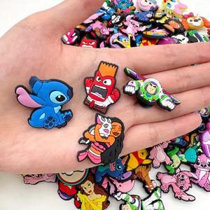 무작위 10-100Pcs MINISO 디즈니 시리즈 신발 참 키 체인 샌들 비치 가방, DIY 신발 장식 액세서리 신발 핀