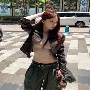 미국 스타일 짧은 가죽 재킷 여성용 쿨 크루얼 윈드 슬림핏 고급스러운 느낌의 모터사이클 PU 재킷 탑