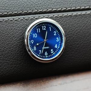 자동차 시계 빛나는 자동 장식 미니 자동차 내부 스틱 온 디지털 시계 역학 석영 시계 40mm 43mm
