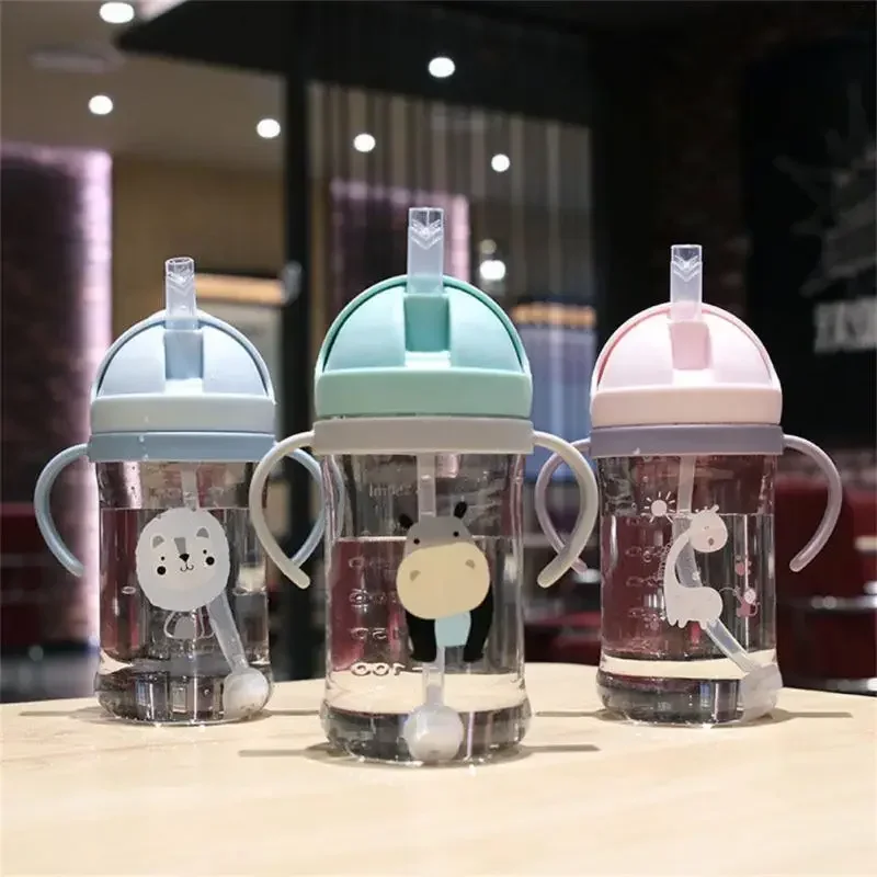 2025 만화 패턴 야외 어린이 마시는 병 짚 아기 먹이 컵 훈련 휴대용 손잡이 물병 Watercup