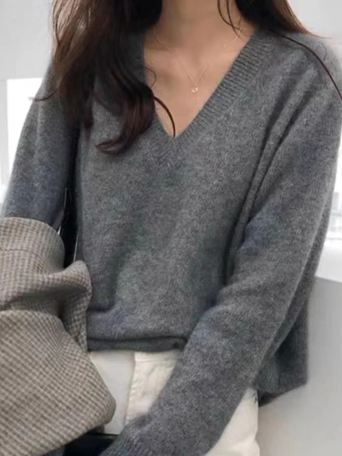 여성용 브이넥 니트 스웨터 봄 가을 베이스 레이어 셔츠 레이지 스타일 오프숄더 긴팔 출퇴근 패션 루즈핏