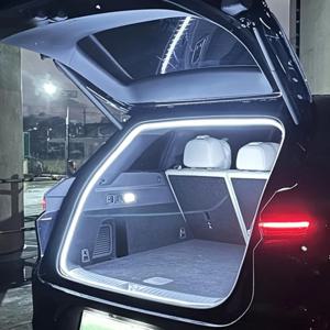 차량 내부 장식용 LED 스트립 조명, RGB 네온 조명 및 DIY 무드등 스트립 포함.