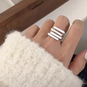 BF CLUB 여성을위한 925 스털링 반지 간단한 기하학 수제 불규칙한 복고풍 반지 골드 지르콘 알레르기 생일 선물