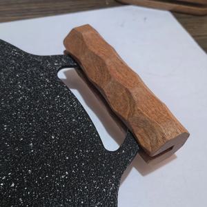 2Pcs Sapele 팬 절연 그립 Anti Scald 그릴 팬 절연 그립 조리기구 소스 팬 Sauteing Grilling Pan 용 내열성