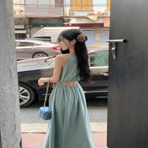 비치 바캉스 민소매 홀터 드레스 여성 여름 2024 신상 티타임 라지 스윙 A라인 롱 드레스 한국 스타일 컷아웃