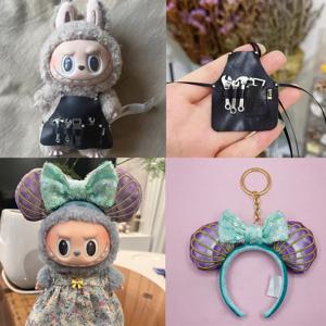 17cm Labubu 패션 수리 도구 앞치마 귀여운 활 스팽글 머리띠 미니 스케이트 보드 Labubu 깃털 천사 날개 인형 액세서리 선물