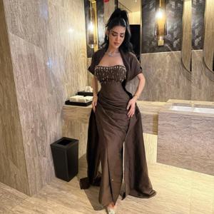 맞춤형 주름 스팽글 외장 끈이 없는 미디 드레스 맞춤형 행사 저녁 패션 공식 고품질