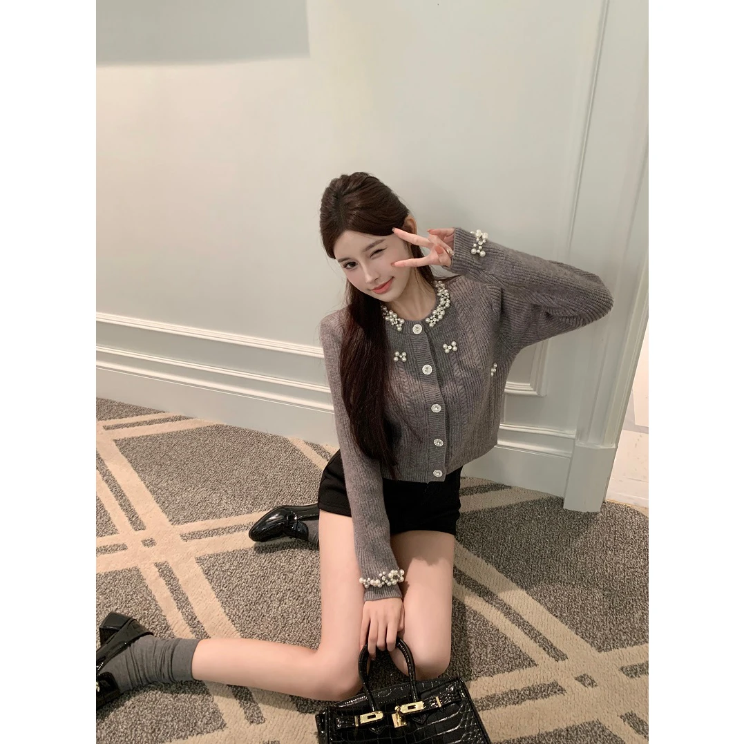 가을 겨울 진주 장식 라운드 넥 니트웨어 가디건 여성 슬림 핏 순수한 매력 짧은 상의 달콤한 스타일 스웨터