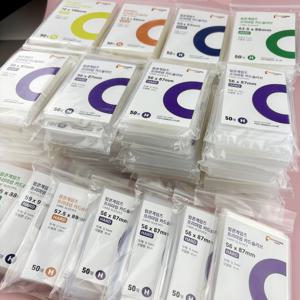 50개입 한국 카드 슬리브 HD 클리어 케이팝 아이돌 카드 보호 슬리브 포토카드 보호 케이스 박스 팝콘 카드 홀더용