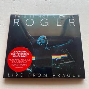 유명한 영국 음악가 CD 로저 이즈 노트 어 드릴 라이브 프라하 2CD