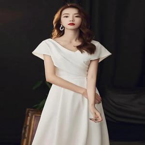 우아한 화이트 이브닝 드레스 롱 가운 슈퍼 동화 같은 분위기 신상 2025 럭셔리 미니멀리스트 플로어 길이 드레스 여성용
