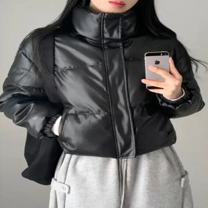 시크한 겨울용 두꺼운 하이 칼라 지퍼 숏 PU 가죽 브레드 스타일 코튼 재킷 여성 패셔너블 다용도 루즈핏 코트