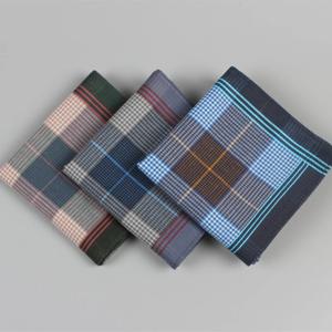 격자 패턴 소프트 워셔블 포켓 스퀘어가 있는 무작위 컬러 성인 손수건