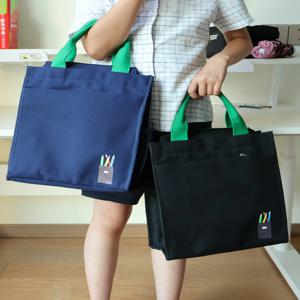 중학생 및 초등학생이 복습과 수업 외 활동을 위해 책을 들고 다닐 수 있는 만화 캔버스 핸드백 A4 책가방