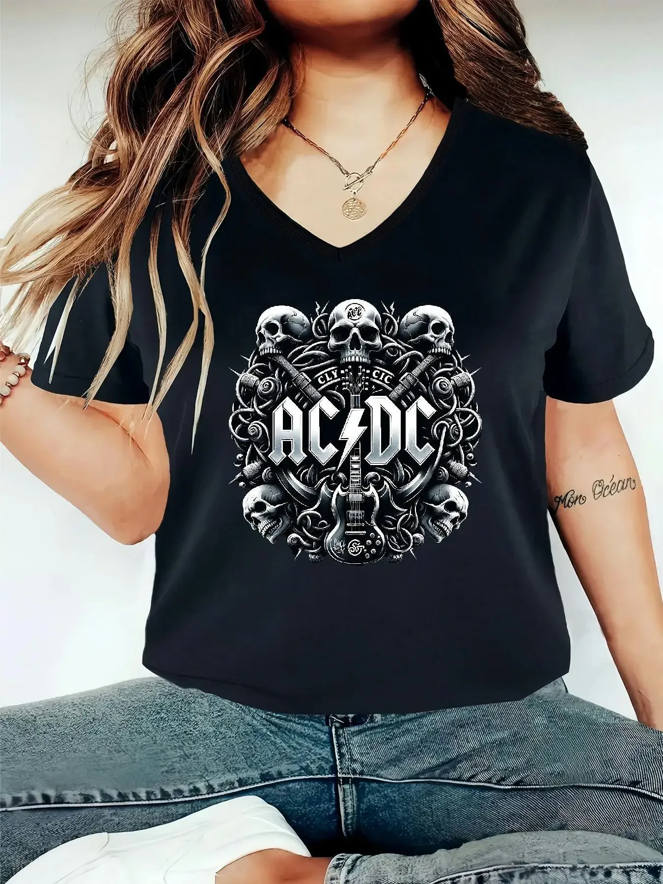 2025 플러스 사이즈 세련된 여성 v 넥 티셔츠, AC/DC 해골 및 크로스 패턴 반팔 빠른 건조 및 통기성 티셔츠