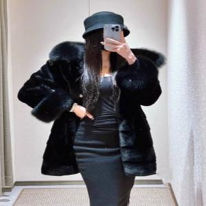 2025 젊은 스타일 두꺼운 젊어 보이는 친환경 밍크 퍼 칼라 후드 가죽 코트 여성용 중간 길이 긴 소매 코트