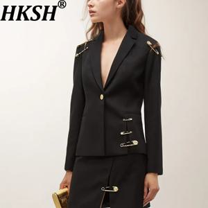 HKSH 가을 새로운 여성 세련된 블레이저 비대칭 핀 디자인 싱글 버튼 슬림 맞는 우아한 패션 오피스 레이디 세련된 코트 HK9876