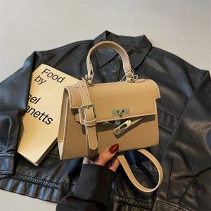 모던 에센셜 새들 퍼스 여성 다기능 숄더 핸드백, 패션을 선도하는 여성을 위한 현대적인 디자인