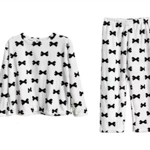 사랑스러운 달콤한 따뜻한 산호 양털 여성 홈 의류 세트 가을 겨울 게으른 사람의 잠옷 긴 소매 라운드 넥 투피스 세트