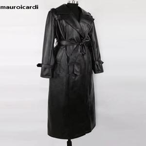 Mauroicardi 봄 가을 방수 블랙 부드러운 Pu 가죽 트렌치 코트 여성용 벨트 더블 브레스트 바닥 길이 오버 코트 2025